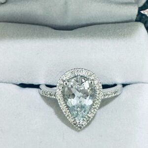 Elegant Silver Teardrop Ring